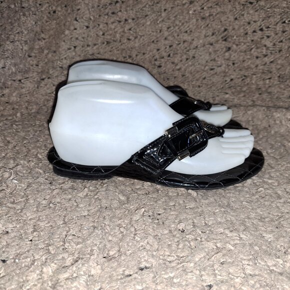BURBERRY-Quilted Thong Sandal-Black Patent-Pefectly Resoled-Sz 6.5-Excellent - Picture 5 of 9